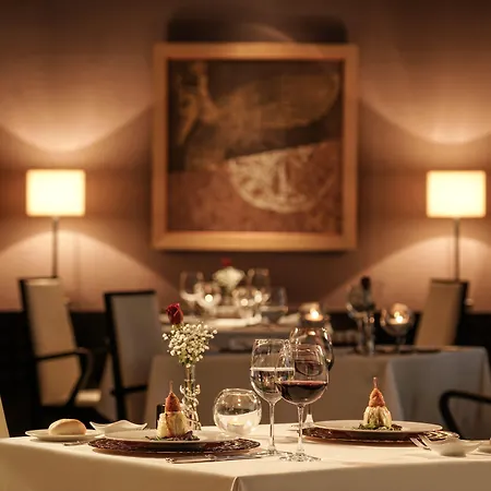 Lugal, A Luxury Collection Hotel, Szálloda